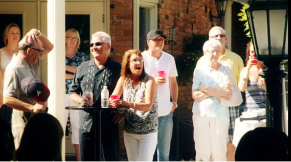 man-surprises-fiance-plans-entire-wedding-3