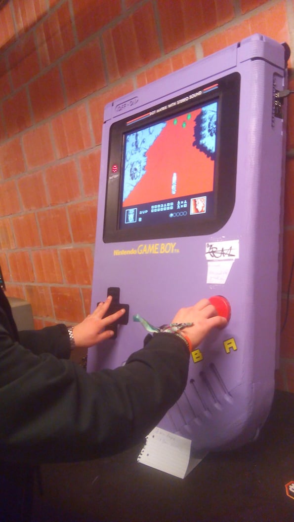 giant-game-boy-xxl-2