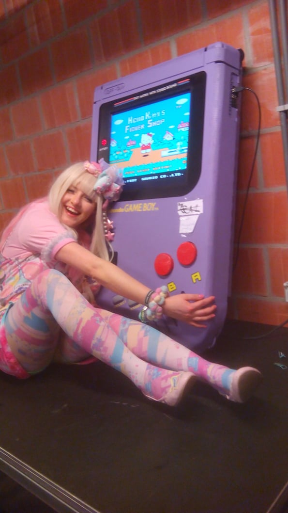 giant-game-boy-xxl-3