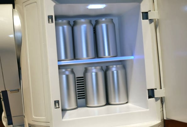 r2-d2-mini-fridge-2