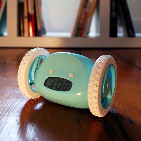 clock-alarm-clock-on-wheels-1