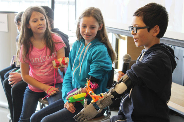 girl-invents-prosthetic-glitter-arm-6