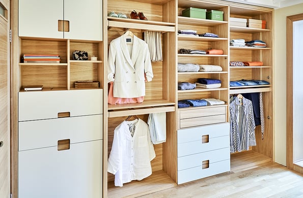 Modern wooden wardrobe with flat finger pull wardrobe doors. Oak veneered plywood cabinets with light gray painted cabinet doors. Modern furniture