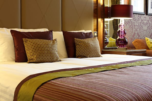 King sized bed in a luxury hotel room