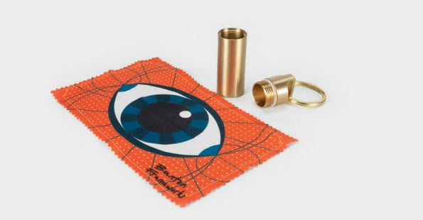 A keyring gift for people with glasses with orange cleaning cloth