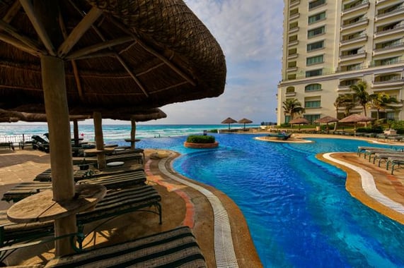 Biggest Pool in the World: Size, Location & Facts