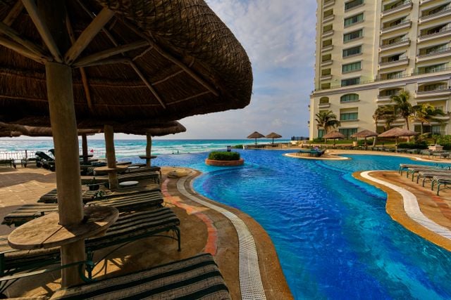 Biggest Pool in the World: Size, Location, and Record-Holders