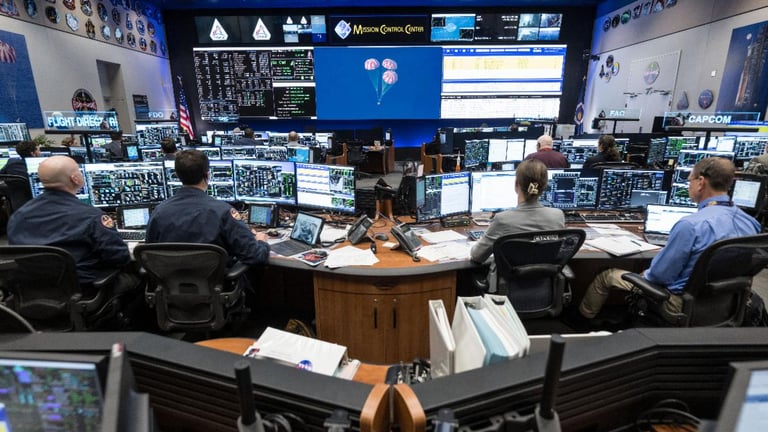NASA Is Now Giving Eligible People a Chance to Become Flight Directors for Missions to the ISS, Moon and Mars