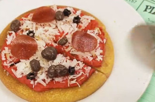 Eye Trickery!: A Cake That Looks Like Pizza