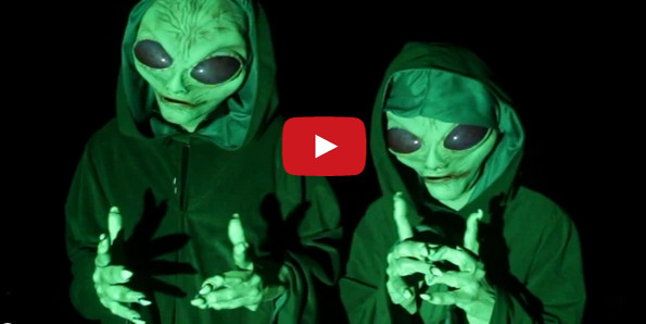 You Gotta See This Hilariously Evil Alien Invasion Prank