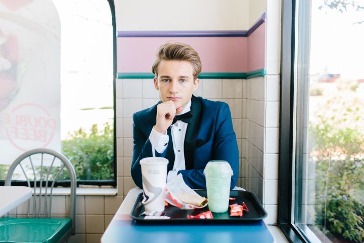 One Classy Teenager Took His Senior Photos At Taco Bell