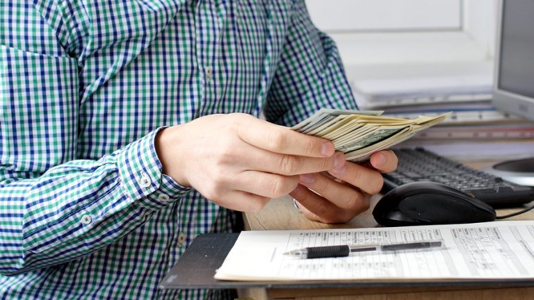 Easy Ways to Find Good Deals on Products and Services