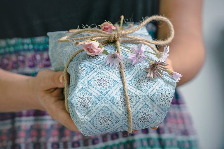 6 Ways to Spoil Your Amazing Mom
