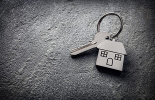 Warning Signs: Check for These Red Flags When Viewing Properties to Buy or Rent