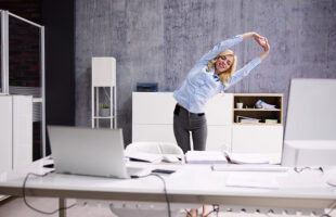 The Art of Natural Movement: How the Standing Desk Helps the Body to Stay Healthy