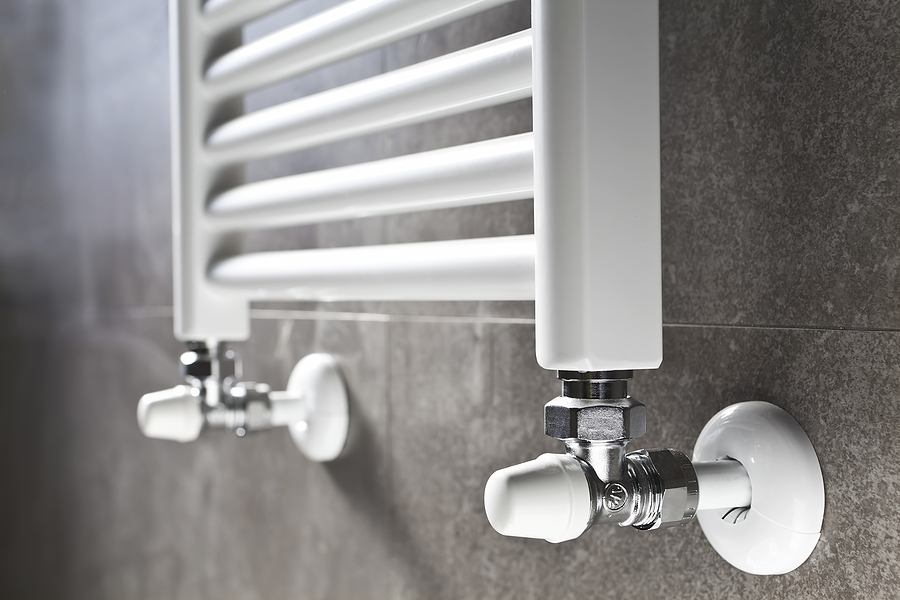 Towel Radiators vs Traditional Heaters: Which Is Right for Your Bathroom?
