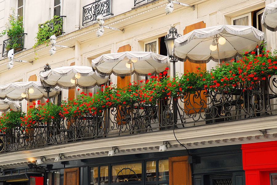 Elevate Your Brand Outdoors: The Business Benefits of Custom Cafe Umbrellas