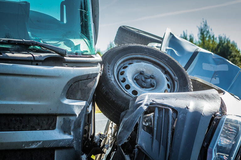 5 Signs You Need a Truck Accident Attorney