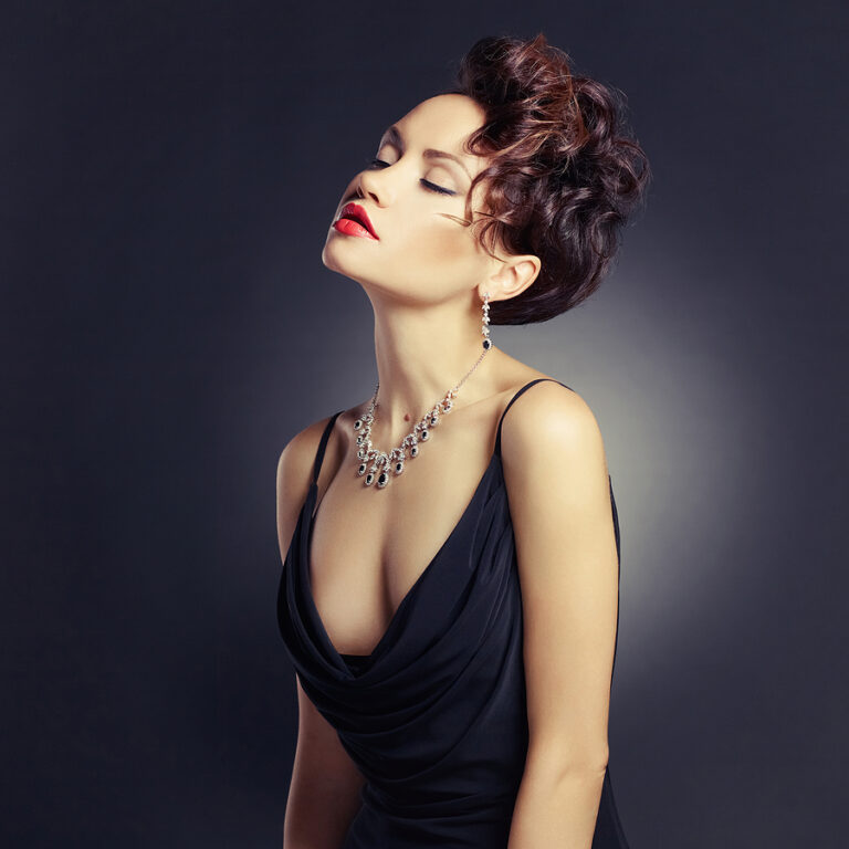 Choosing the Perfect Slim Necklace