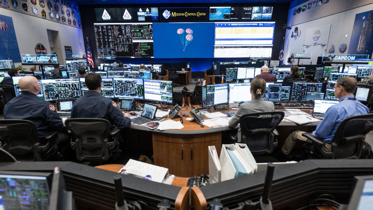 NASA Is Now Giving Eligible People a Chance to Become Flight Directors for Missions to the ISS, Moon and Mars
